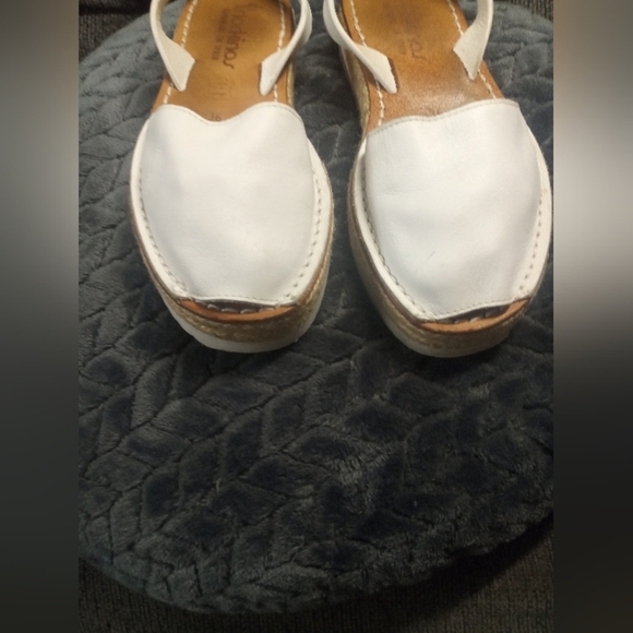 Handmade White Leather Sandals - Picture 3 of 9
